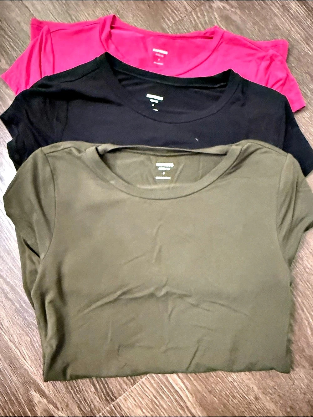 Express 3-Piece Short Sleeve Tees in Green & Black and pink q